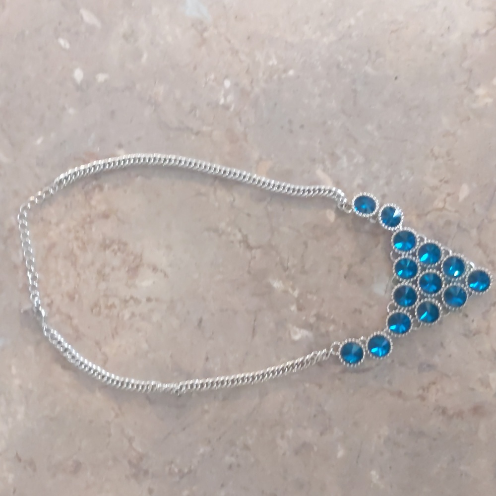 Bib style necklace